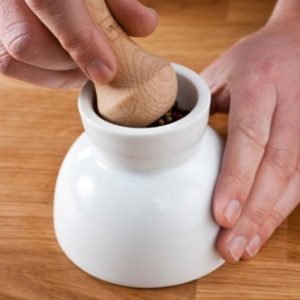 ALMOFARIZ EM PORCELANA COM PILÃO