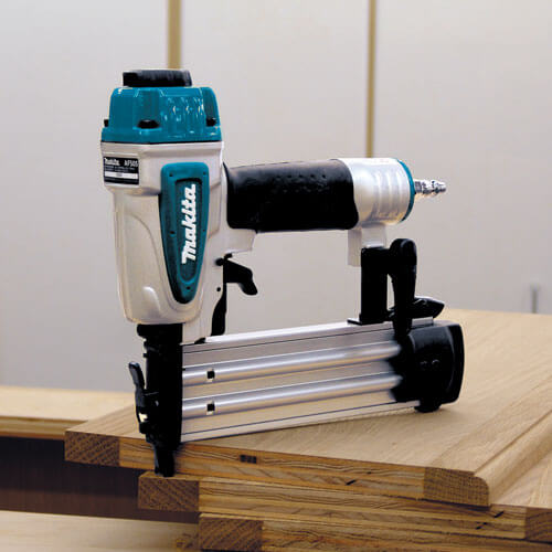 Pregadora Pneumática Makita – MAF506 - Image 4